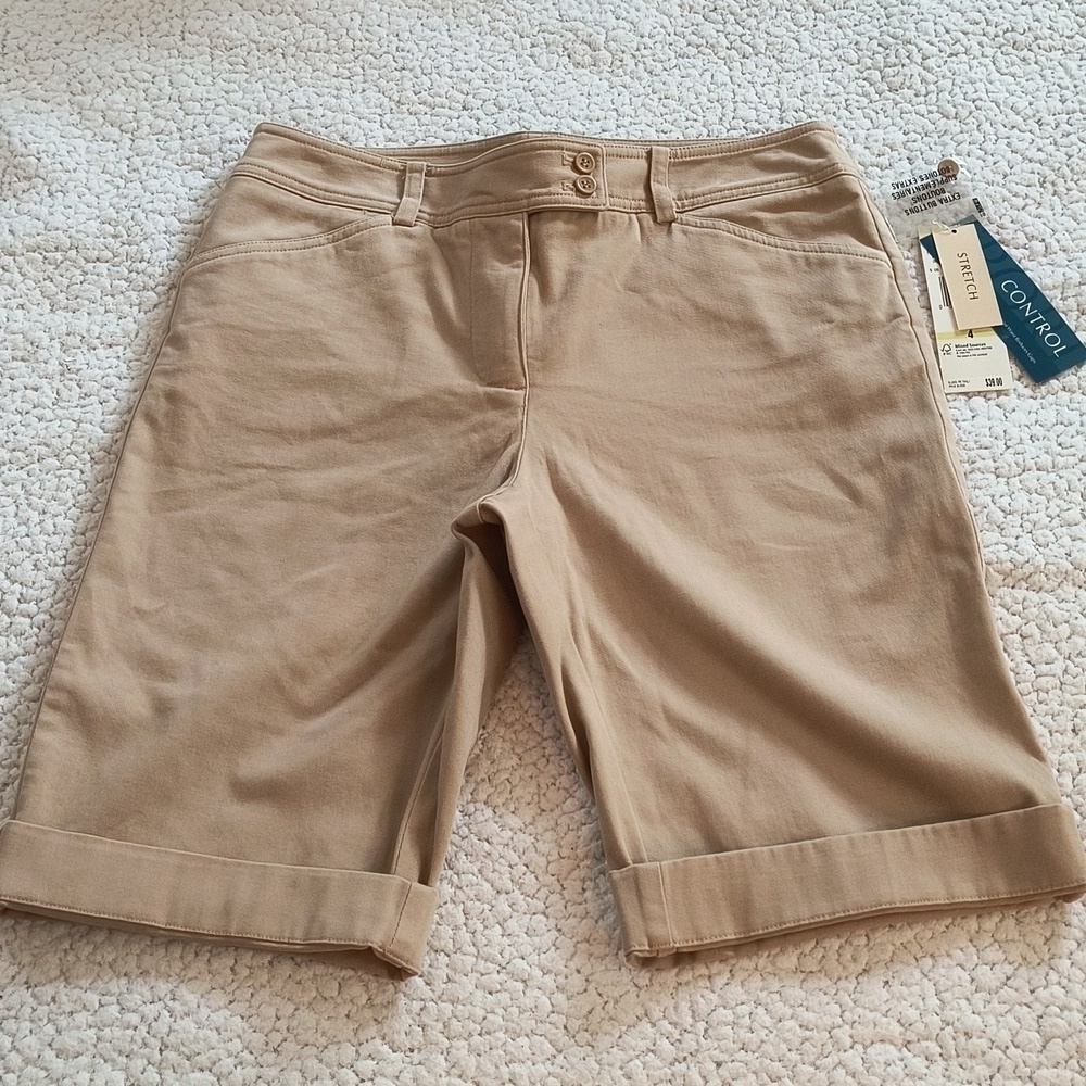 NWT Jones New York Tan Bermuda Shorts Size 4